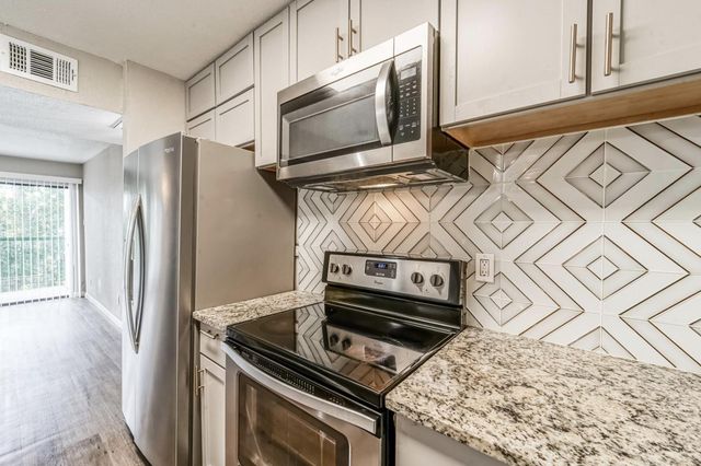 2822 S Bartell Drive 32, Houston, TX 77054