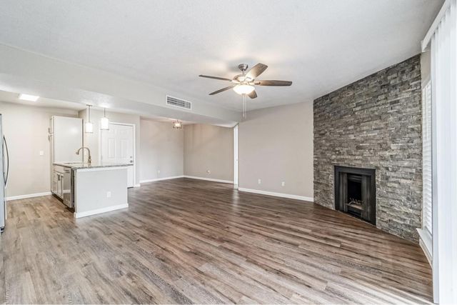 2822 S Bartell Drive 32, Houston, TX 77054