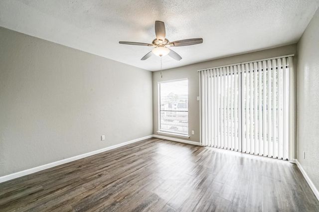 2822 S Bartell Drive 32, Houston, TX 77054