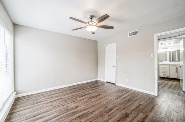 2822 S Bartell Drive 32, Houston, TX 77054