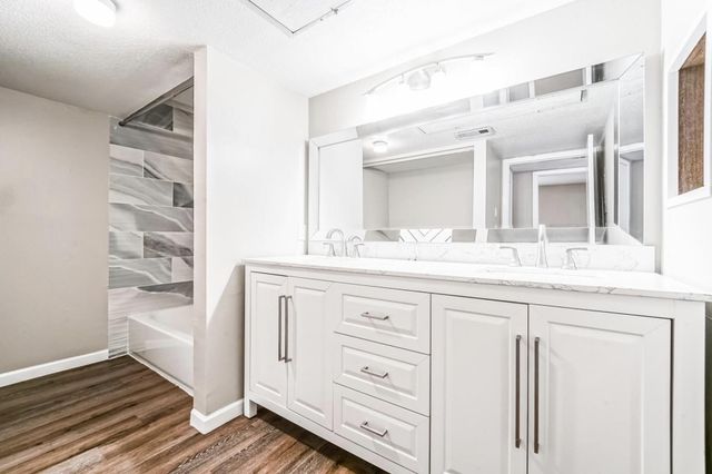 2822 S Bartell Drive 32, Houston, TX 77054