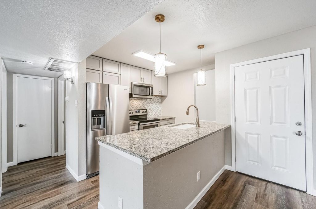 2822 S Bartell Drive 32, Houston, TX 77054