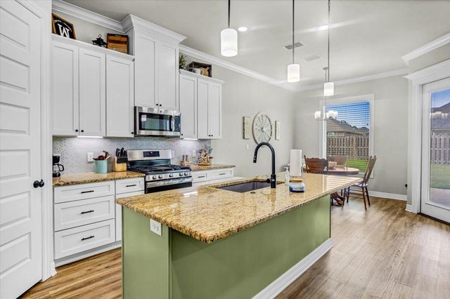 1802 Forestdale Boulevard, Whitehouse, TX 75791