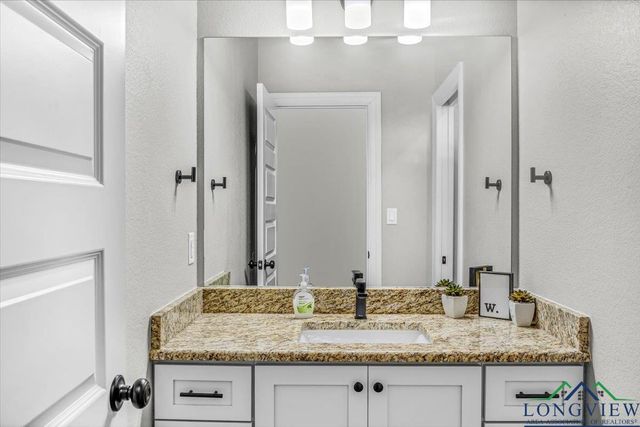 1802 Forestdale Boulevard, Whitehouse, TX 75791