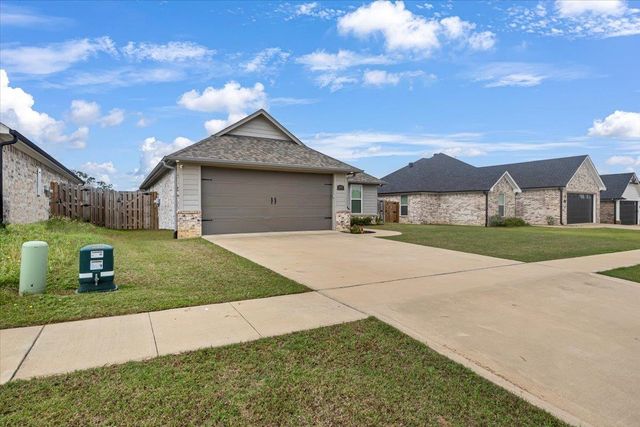 1802 Forestdale Boulevard, Whitehouse, TX 75791
