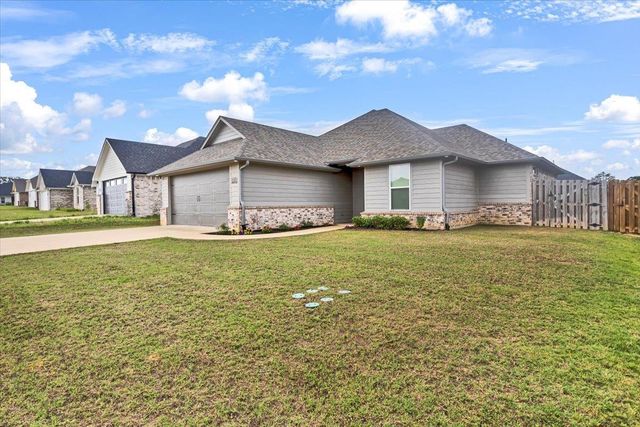 1802 Forestdale Boulevard, Whitehouse, TX 75791