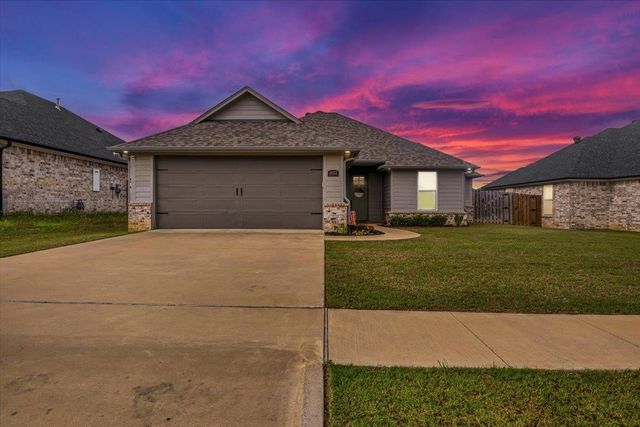 1802 Forestdale Boulevard, Whitehouse, TX 75791