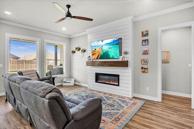 1802 Forestdale Boulevard, Whitehouse, TX 75791