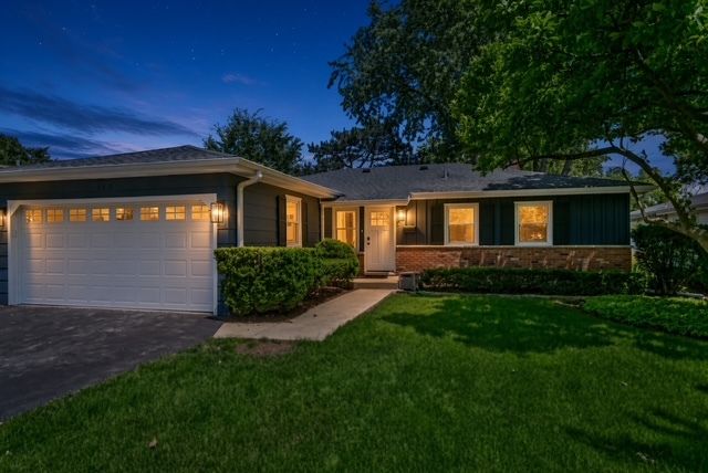 145 Walton Street, Barrington, IL 60010