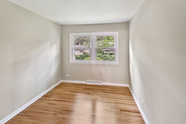 145 Walton Street, Barrington, IL 60010