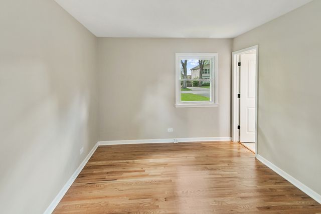 145 Walton Street, Barrington, IL 60010