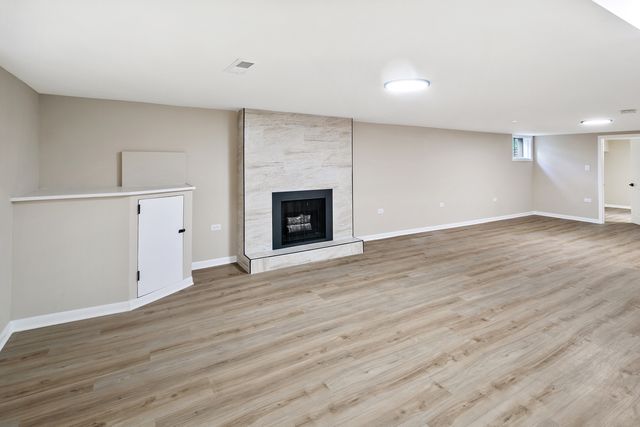 145 Walton Street, Barrington, IL 60010