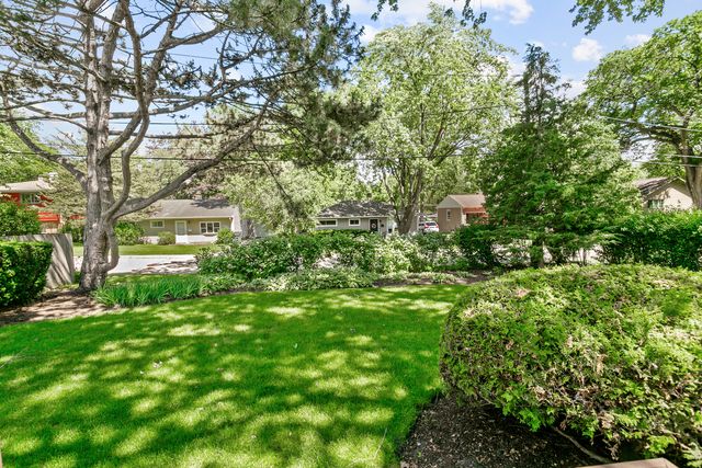 145 Walton Street, Barrington, IL 60010