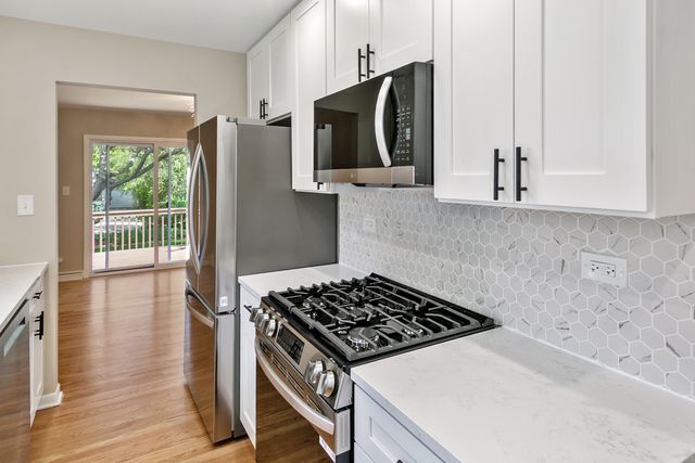 145 Walton Street, Barrington, IL 60010