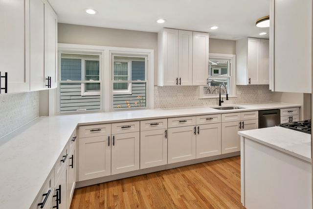 145 Walton Street, Barrington, IL 60010