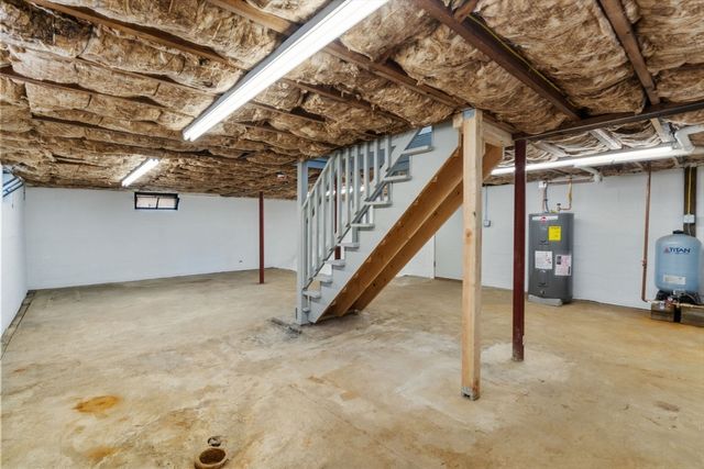 52 Harrison Ave, Auburn, MA 01501