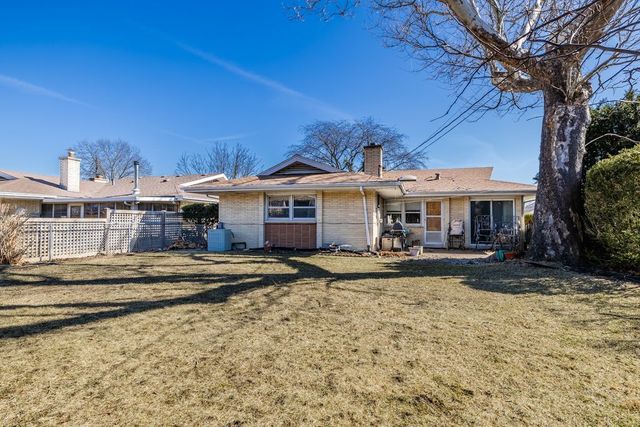 1222 Woodside Road, La Grange Park, IL 60526