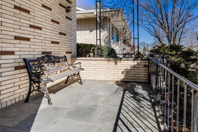 1222 Woodside Road, La Grange Park, IL 60526