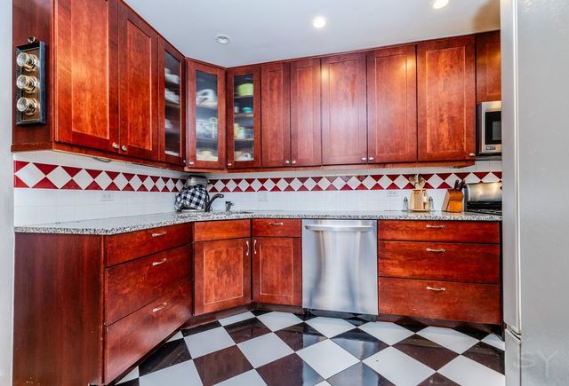 1222 Woodside Road, La Grange Park, IL 60526