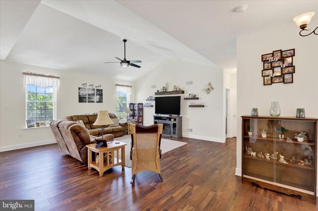 210 GRANITE LN, Hanover, PA 17331