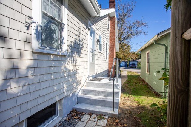 6 Gray Ave 2, Plymouth, MA 02360