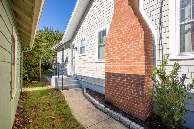 6 Gray Ave 2, Plymouth, MA 02360