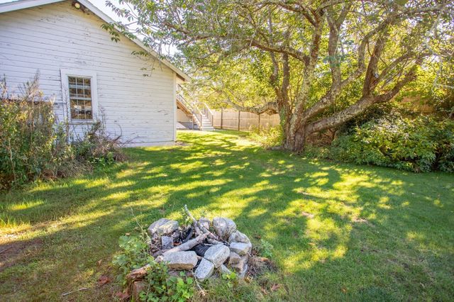 6 Gray Ave 2, Plymouth, MA 02360