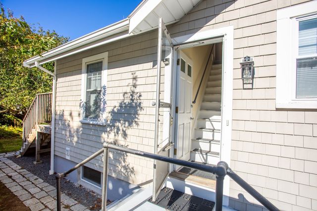 6 Gray Ave 2, Plymouth, MA 02360
