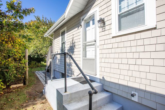 6 Gray Ave 2, Plymouth, MA 02360