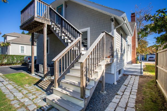 6 Gray Ave 2, Plymouth, MA 02360