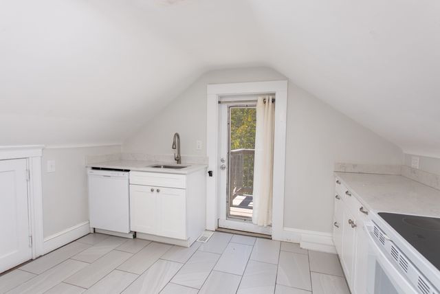 6 Gray Ave 2, Plymouth, MA 02360