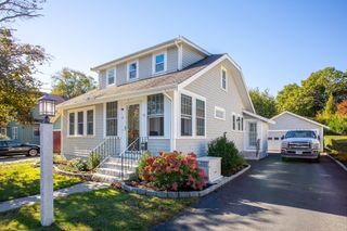 6 Gray Ave 2, Plymouth, MA 02360
