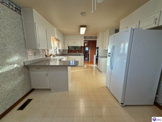 114 N Logsdon Parkway, Radcliff, KY 40160