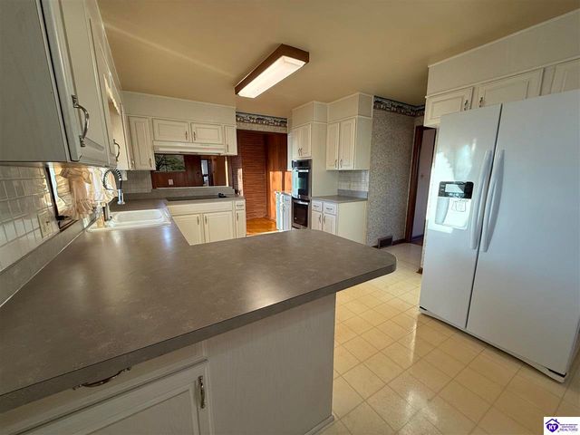 114 N Logsdon Parkway, Radcliff, KY 40160