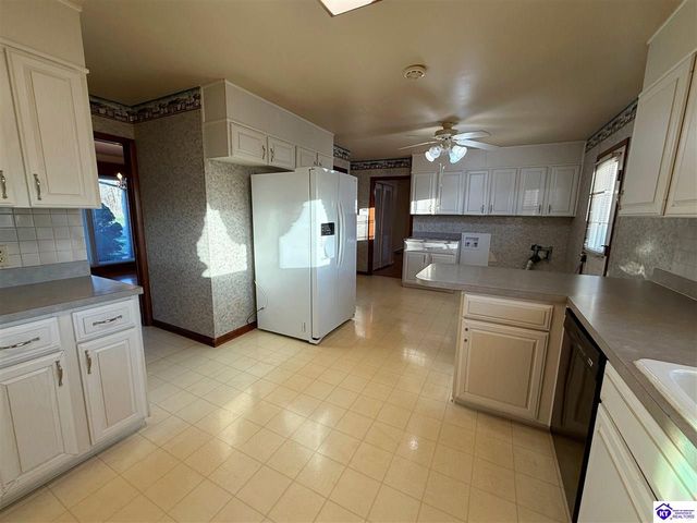 114 N Logsdon Parkway, Radcliff, KY 40160