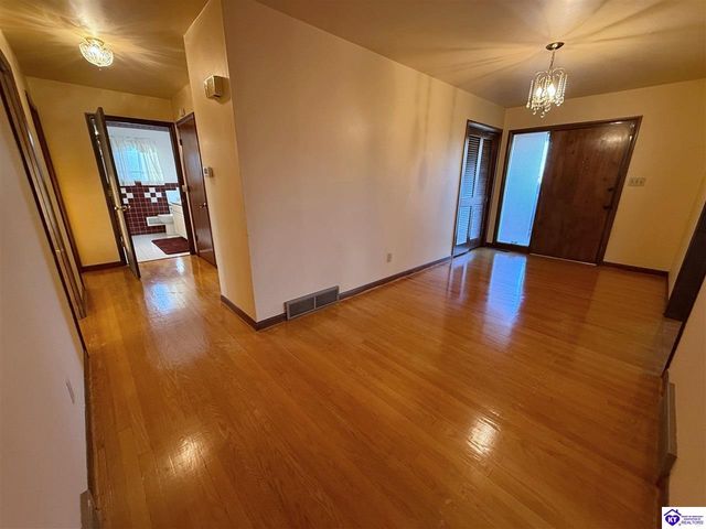 114 N Logsdon Parkway, Radcliff, KY 40160