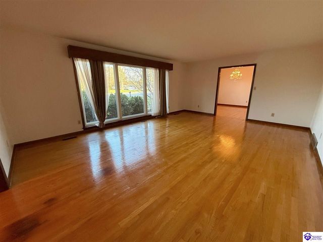 114 N Logsdon Parkway, Radcliff, KY 40160