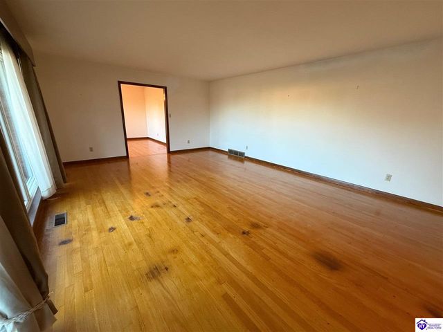 114 N Logsdon Parkway, Radcliff, KY 40160