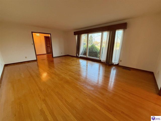 114 N Logsdon Parkway, Radcliff, KY 40160