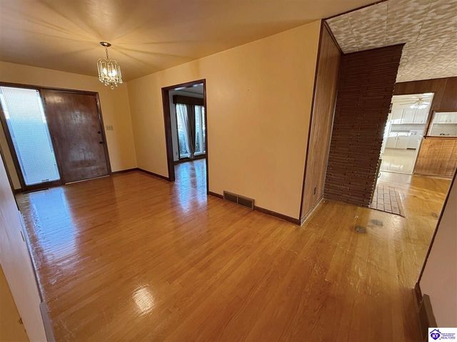 114 N Logsdon Parkway, Radcliff, KY 40160