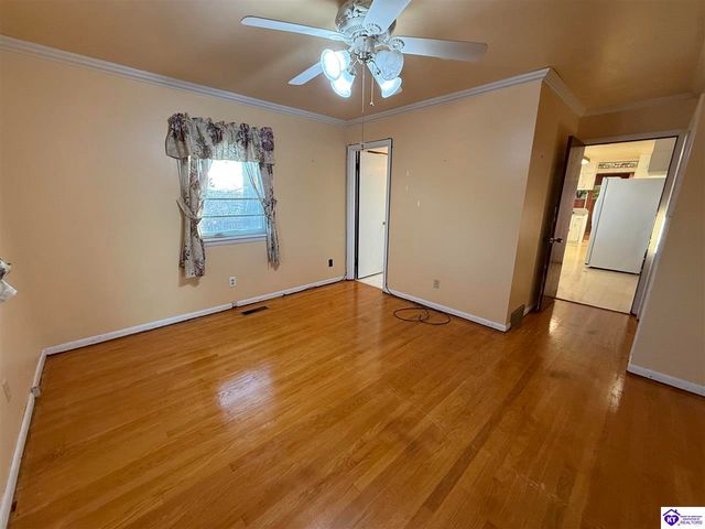 114 N Logsdon Parkway, Radcliff, KY 40160