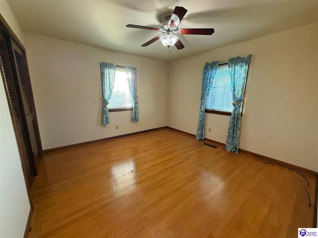 114 N Logsdon Parkway, Radcliff, KY 40160