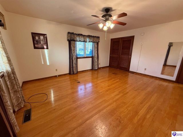 114 N Logsdon Parkway, Radcliff, KY 40160