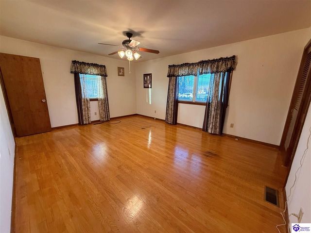 114 N Logsdon Parkway, Radcliff, KY 40160