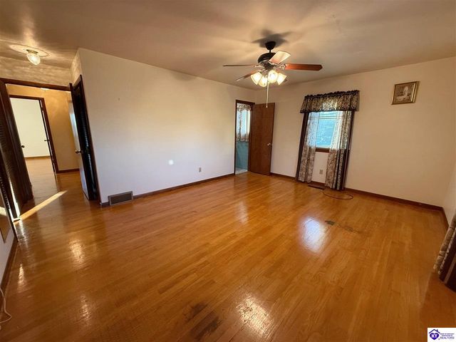 114 N Logsdon Parkway, Radcliff, KY 40160