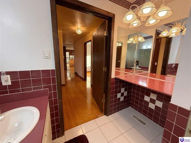 114 N Logsdon Parkway, Radcliff, KY 40160