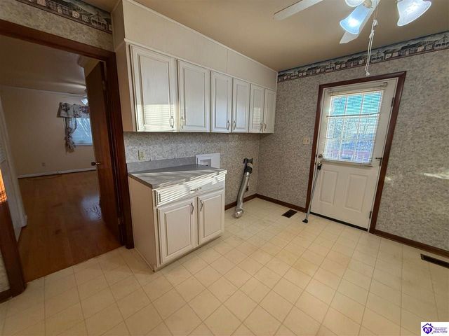 114 N Logsdon Parkway, Radcliff, KY 40160