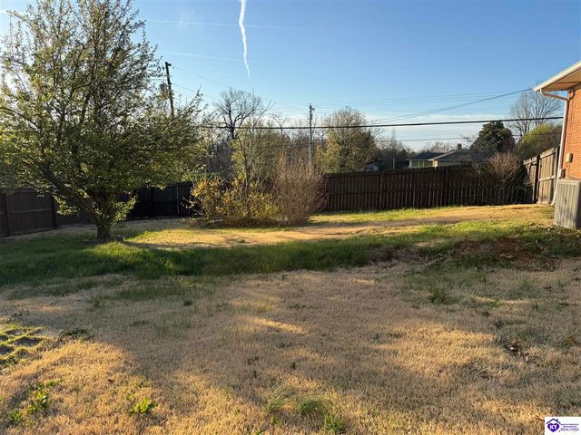 114 N Logsdon Parkway, Radcliff, KY 40160