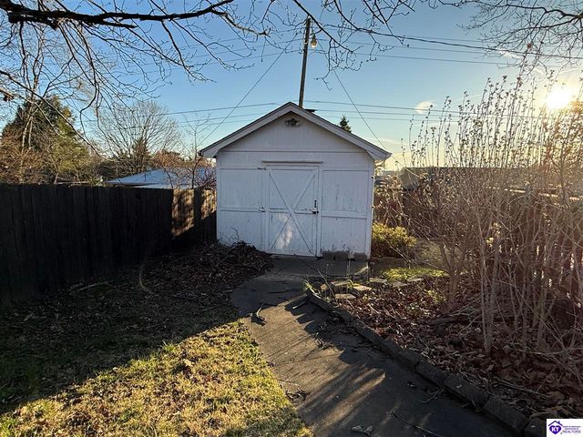 114 N Logsdon Parkway, Radcliff, KY 40160