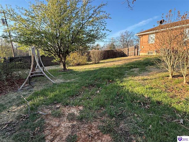 114 N Logsdon Parkway, Radcliff, KY 40160